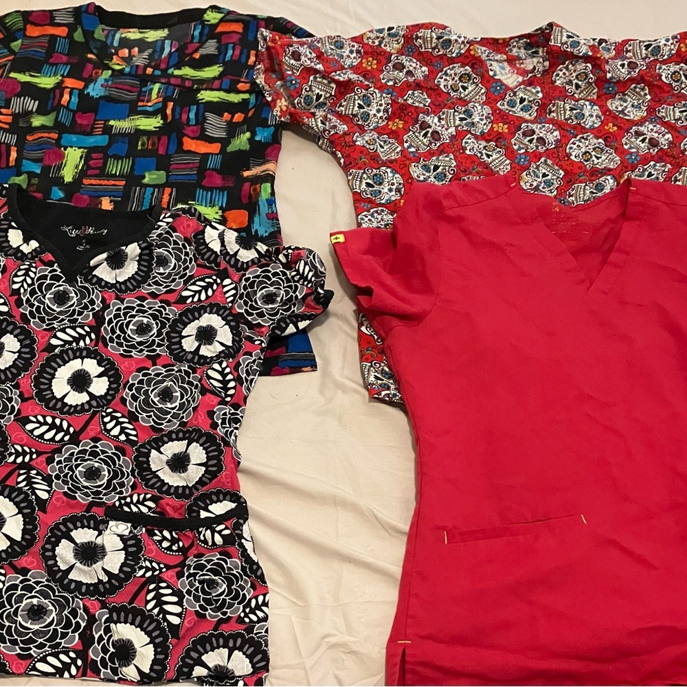 (5) Size M Multi Brand Women's Scrub Tops !Accepting Offers&Bundle Deals!